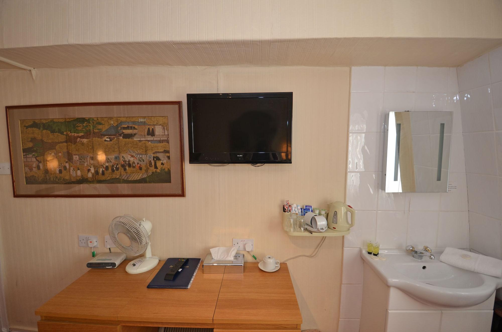 Отель Parkwood 3*