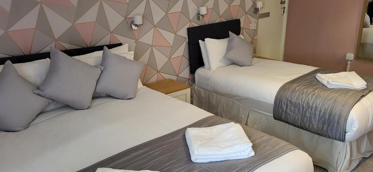 Отель Parkwood 3*