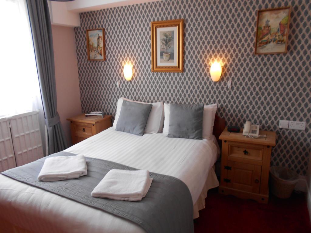 Отель Parkwood 3*