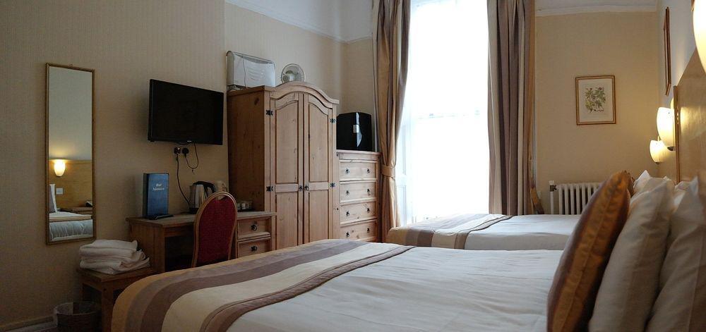 Отель Parkwood 3*